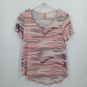 womans feiersi Pink & Gray Camo Print Short Sleeve Top size medium button front